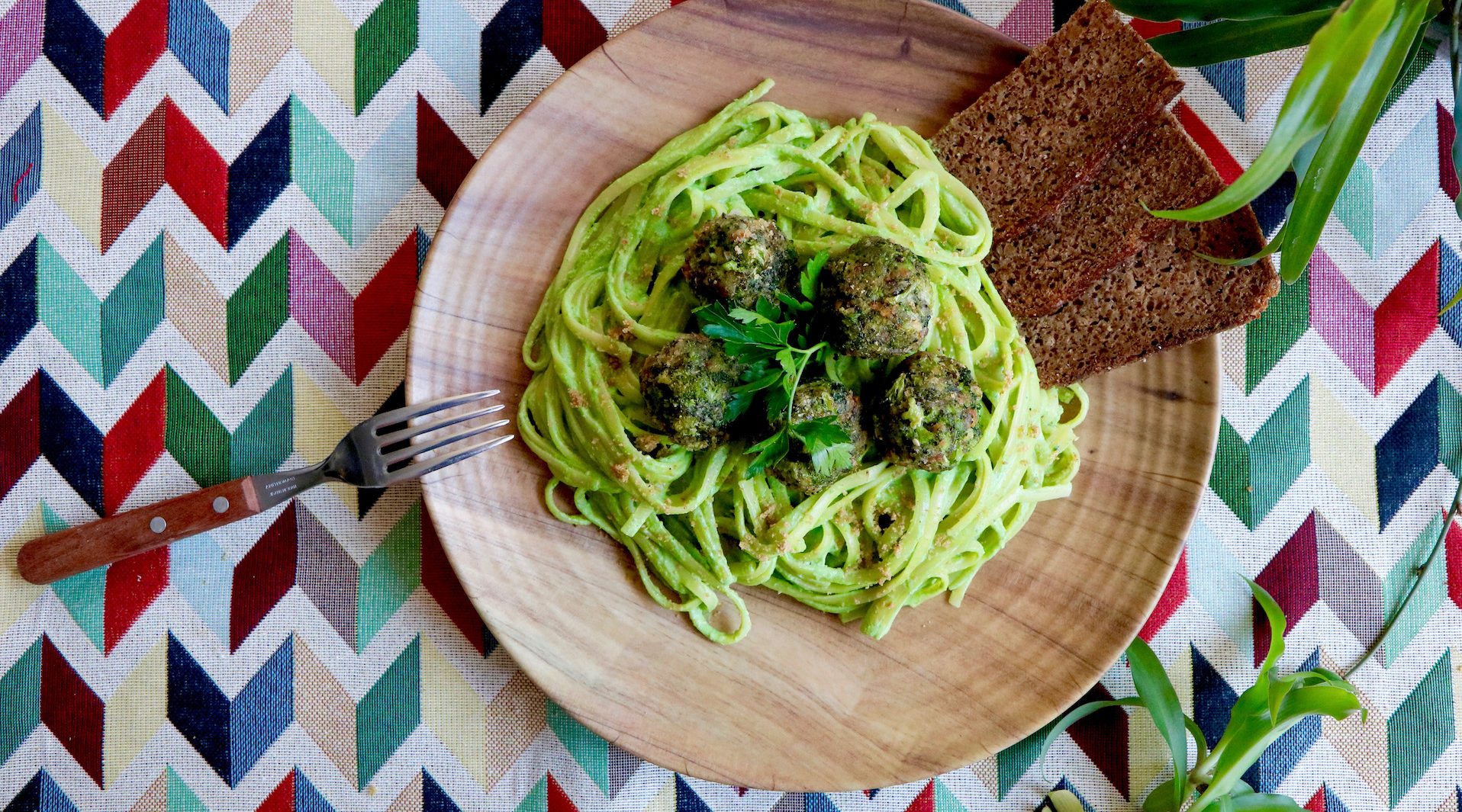 Pasta verde con albóndigas de brócoli | Love Veg