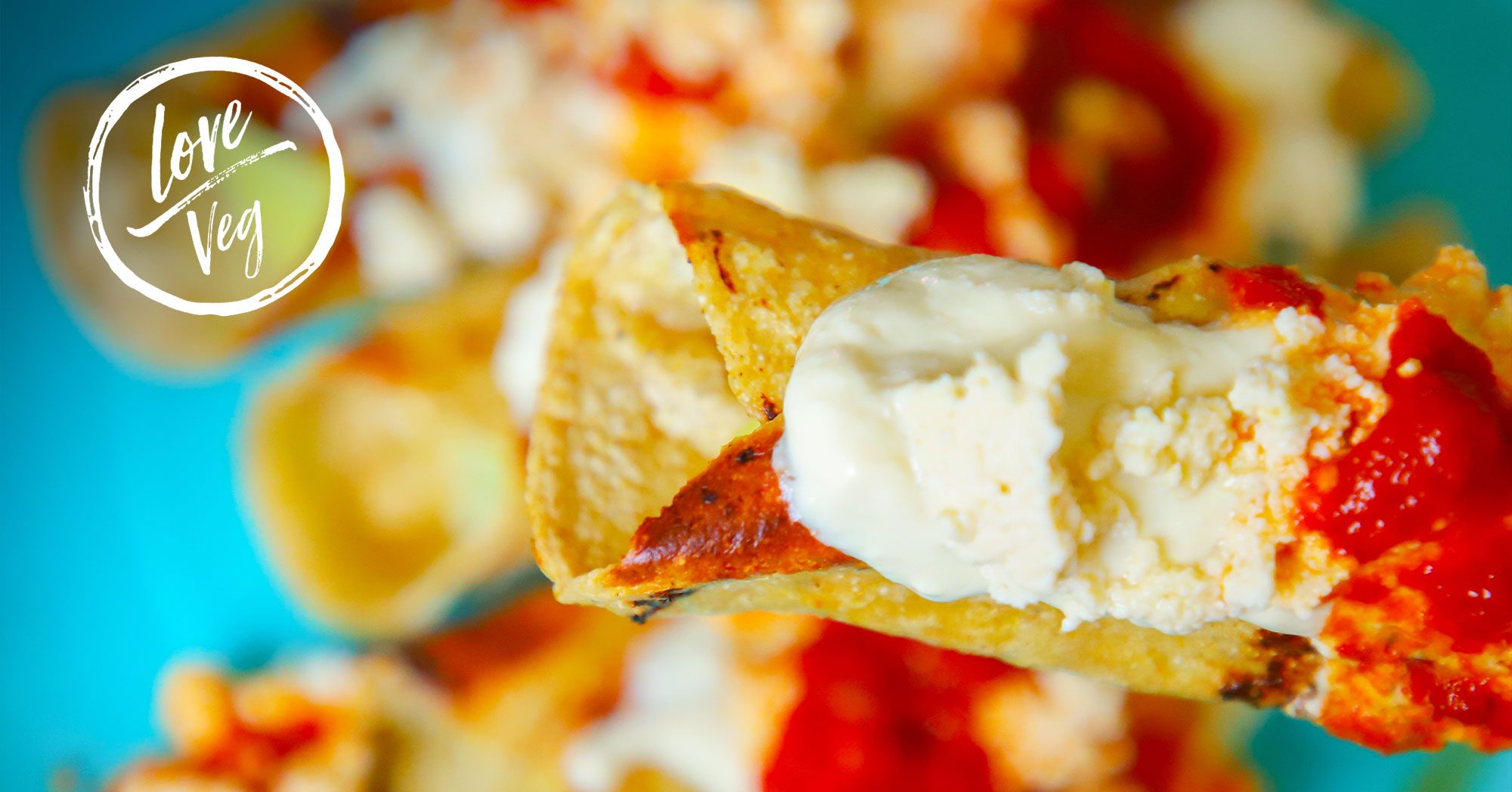 Tacos dorados de papa con queso y crema veganos Love Veg