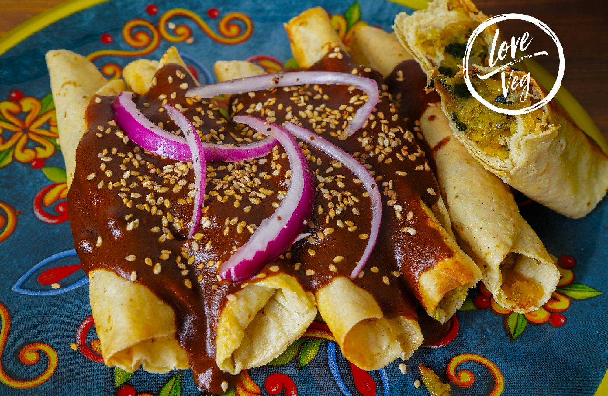 Tacos Dorados de Plátano Macho con Mole Poblano Love Veg