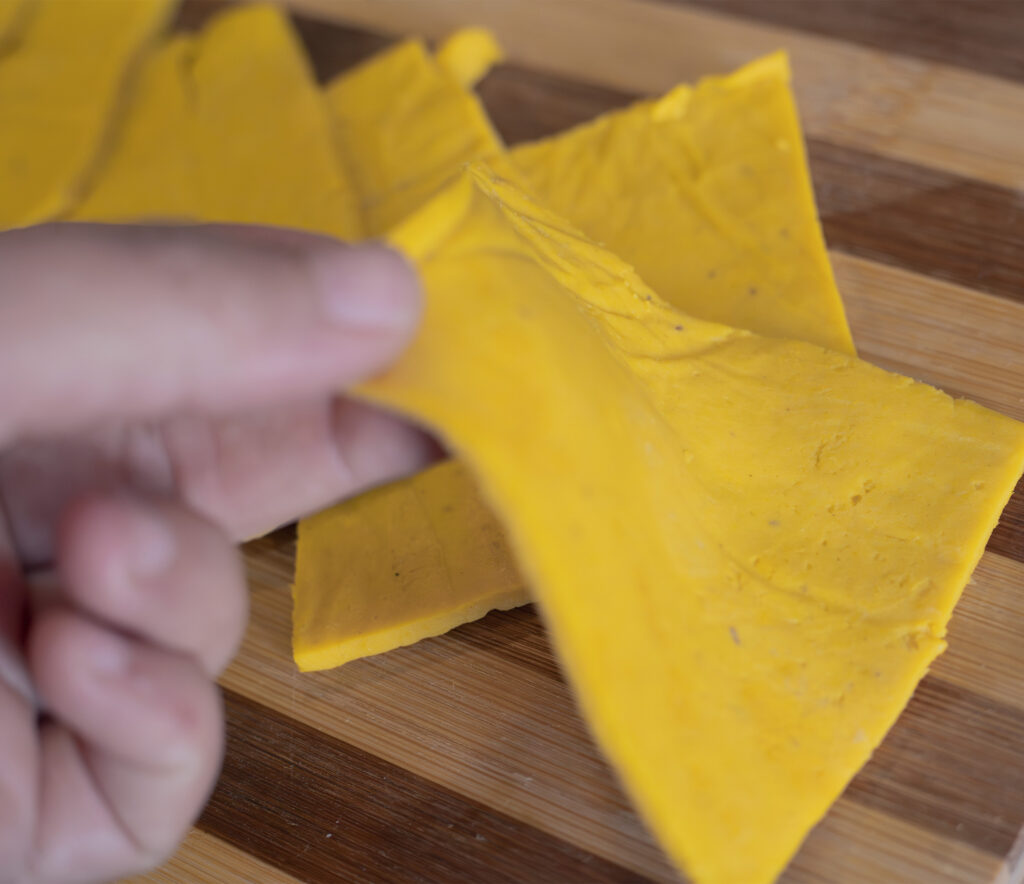 Queso Cheddar Vegano en Rebanadas | Love Veg México